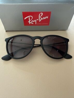 Ray-Ban “ERIKA CLASSIC” Sunglasses
